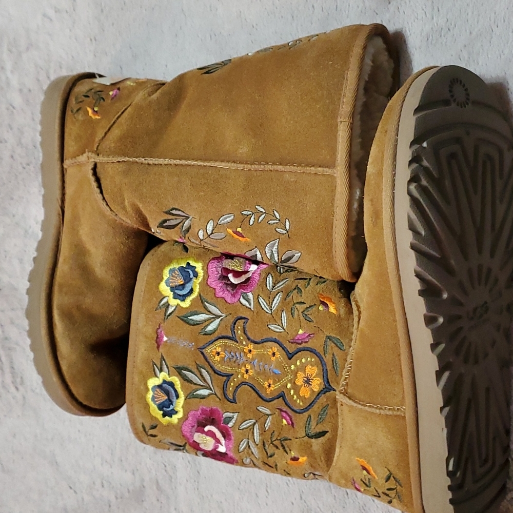 UGG Size 7 Limited Edition Julliette Floral Embroidery Boots